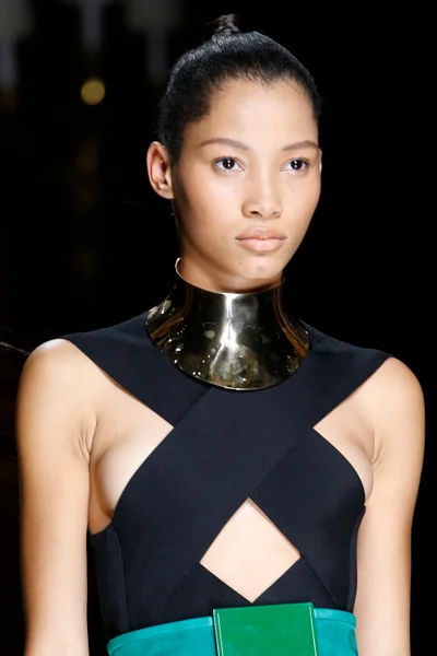 Look 16